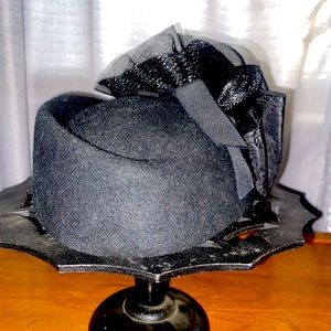 100% Wool/ Vintage/Widowers